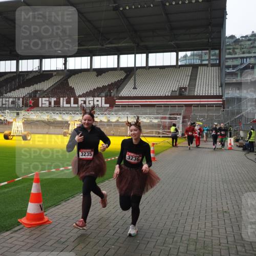 07.12.2025 - St. Pauli X-Mass-Run No. 15 Fabian Wolf http://msf.ph/oto/9418972 07.12.2025 11:29:11 Ziel 861, 2676, 3235, 3236, 4392, 4432, 4452 meine-sportfotos.de