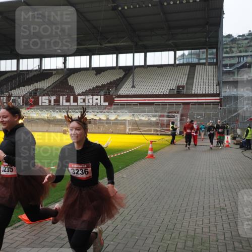 07.12.2025 - St. Pauli X-Mass-Run No. 15 Fabian Wolf http://msf.ph/oto/9418974 07.12.2025 11:29:11 Ziel 861, 2676, 3235, 3236, 4392, 4432, 4452 meine-sportfotos.de