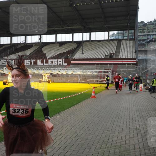 07.12.2025 - St. Pauli X-Mass-Run No. 15 Fabian Wolf http://msf.ph/oto/9418975 07.12.2025 11:29:12 Ziel 861, 2285, 2676, 3235, 3236, 4392, 4432, 4452 meine-sportfotos.de