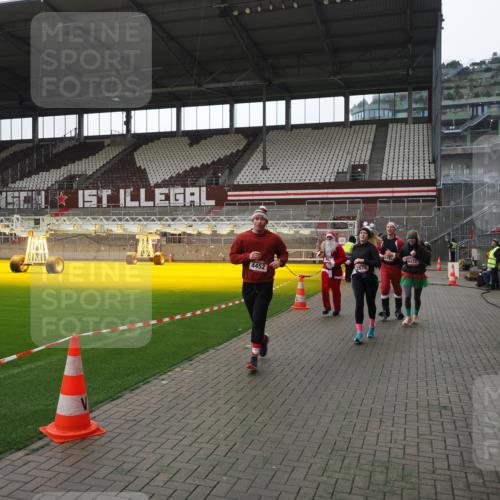 07.12.2025 - St. Pauli X-Mass-Run No. 15 Fabian Wolf http://msf.ph/oto/9418976 07.12.2025 11:29:15 Ziel 861, 2285, 2676, 3235, 3236, 4392, 4432, 4452 meine-sportfotos.de