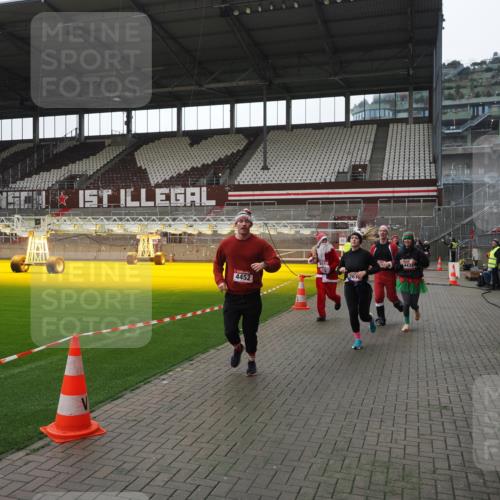 07.12.2025 - St. Pauli X-Mass-Run No. 15 Fabian Wolf http://msf.ph/oto/9418977 07.12.2025 11:29:15 Ziel 861, 2285, 2676, 3235, 3236, 4392, 4432, 4452 meine-sportfotos.de