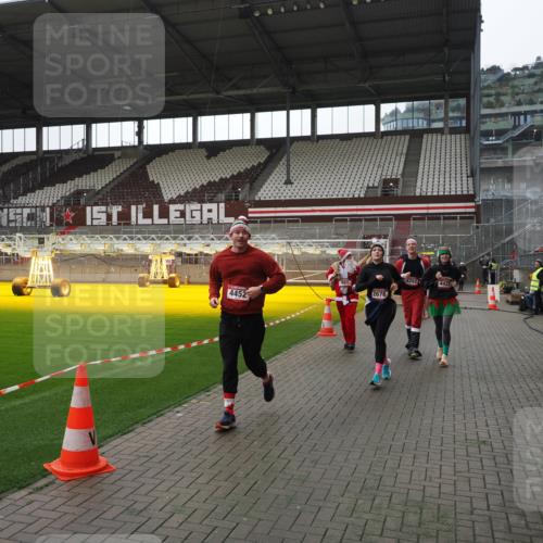 07.12.2025 - St. Pauli X-Mass-Run No. 15 Fabian Wolf http://msf.ph/oto/9418978 07.12.2025 11:29:15 Ziel 861, 2285, 2676, 3235, 3236, 4392, 4432, 4452 meine-sportfotos.de
