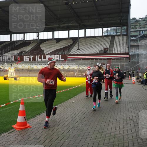 07.12.2025 - St. Pauli X-Mass-Run No. 15 Fabian Wolf http://msf.ph/oto/9418980 07.12.2025 11:29:16 Ziel 861, 2285, 2676, 3235, 3236, 4392, 4432, 4452 meine-sportfotos.de