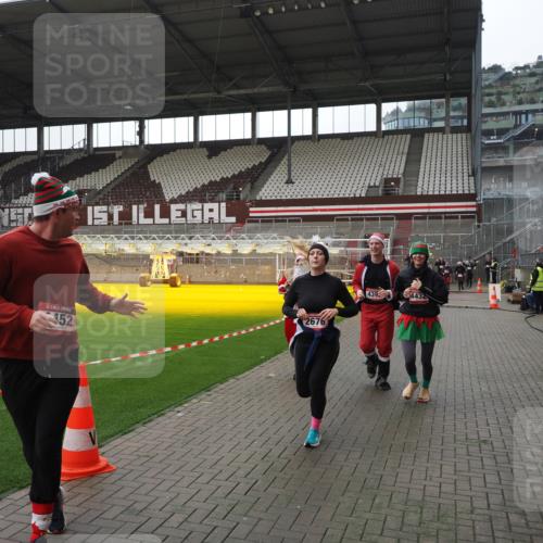 07.12.2025 - St. Pauli X-Mass-Run No. 15 Fabian Wolf http://msf.ph/oto/9418983 07.12.2025 11:29:16 Ziel 861, 2285, 2676, 3235, 3236, 4392, 4432, 4452 meine-sportfotos.de