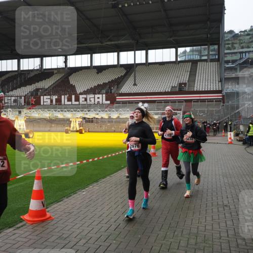 07.12.2025 - St. Pauli X-Mass-Run No. 15 Fabian Wolf http://msf.ph/oto/9418984 07.12.2025 11:29:16 Ziel 861, 2285, 2676, 3235, 3236, 4392, 4432, 4452 meine-sportfotos.de