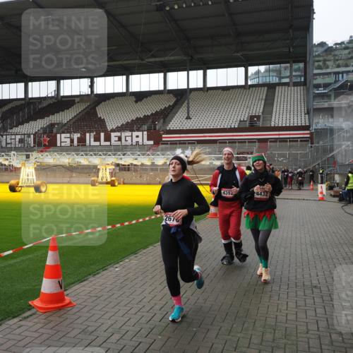 07.12.2025 - St. Pauli X-Mass-Run No. 15 Fabian Wolf http://msf.ph/oto/9418985 07.12.2025 11:29:17 Ziel 861, 2285, 2676, 3235, 3236, 4392, 4432, 4452 meine-sportfotos.de