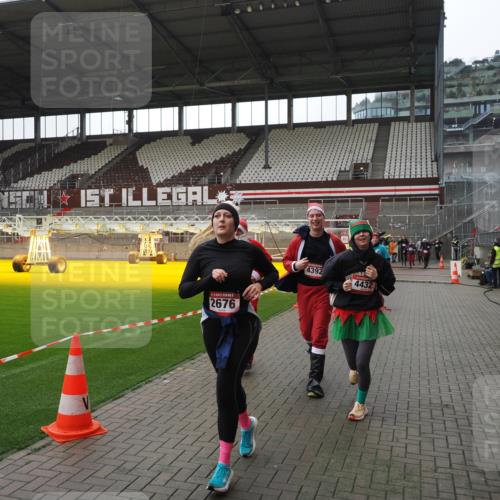 07.12.2025 - St. Pauli X-Mass-Run No. 15 Fabian Wolf http://msf.ph/oto/9418986 07.12.2025 11:29:17 Ziel 861, 2285, 2676, 3235, 3236, 4392, 4432, 4452 meine-sportfotos.de