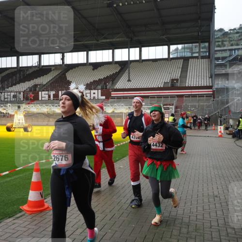 07.12.2025 - St. Pauli X-Mass-Run No. 15 Fabian Wolf http://msf.ph/oto/9418988 07.12.2025 11:29:17 Ziel 861, 2285, 2676, 3235, 3236, 4392, 4432, 4452 meine-sportfotos.de