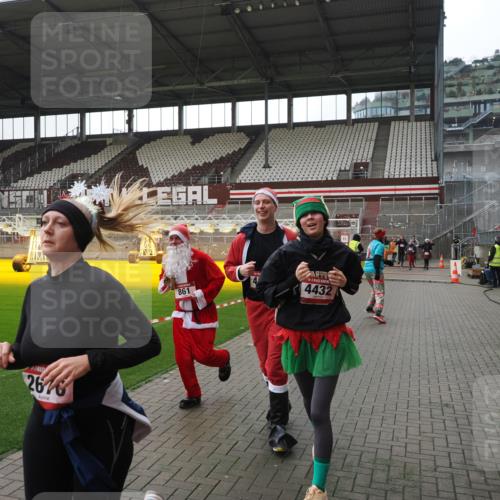 07.12.2025 - St. Pauli X-Mass-Run No. 15 Fabian Wolf http://msf.ph/oto/9418989 07.12.2025 11:29:17 Ziel 861, 2285, 2676, 3235, 3236, 4392, 4432, 4452 meine-sportfotos.de
