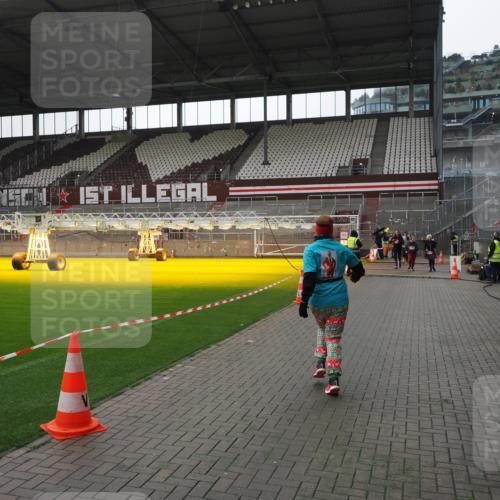 07.12.2025 - St. Pauli X-Mass-Run No. 15 Fabian Wolf http://msf.ph/oto/9418993 07.12.2025 11:29:19 Ziel 861, 2213, 2285, 2500, 2522, 2676, 3235, 3236, 4392, 4432, 4452 meine-sportfotos.de