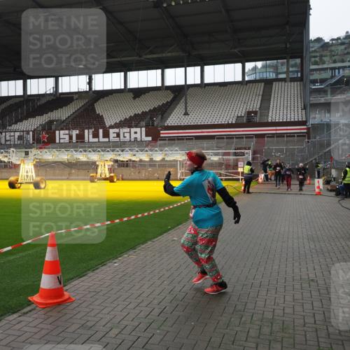 07.12.2025 - St. Pauli X-Mass-Run No. 15 Fabian Wolf http://msf.ph/oto/9418995 07.12.2025 11:29:20 Ziel 861, 2213, 2285, 2500, 2522, 2676, 3235, 3236, 4392, 4432, 4452 meine-sportfotos.de