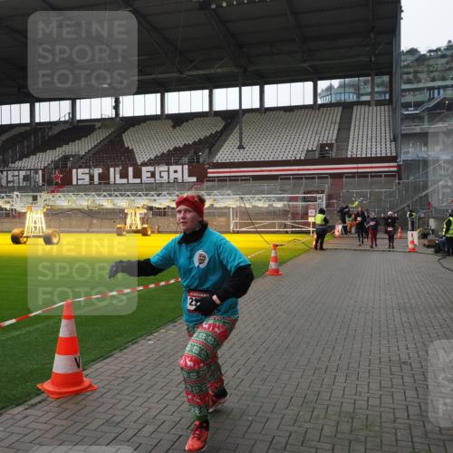 07.12.2025 - St. Pauli X-Mass-Run No. 15 Fabian Wolf http://msf.ph/oto/9418997 07.12.2025 11:29:20 Ziel 861, 2213, 2285, 2500, 2522, 2676, 3235, 3236, 4392, 4432, 4452 meine-sportfotos.de