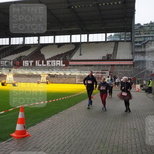 07.12.2025 - St. Pauli X-Mass-Run No. 15 Fabian Wolf http://msf.ph/oto/9419000 07.12.2025 11:29:26 Ziel 861, 1759, 2213, 2285, 2500, 2522, 2676, 2701, 2702, 3144, 3146, 3235, 3236, 4392, 4432, 4452 meine-sportfotos.de