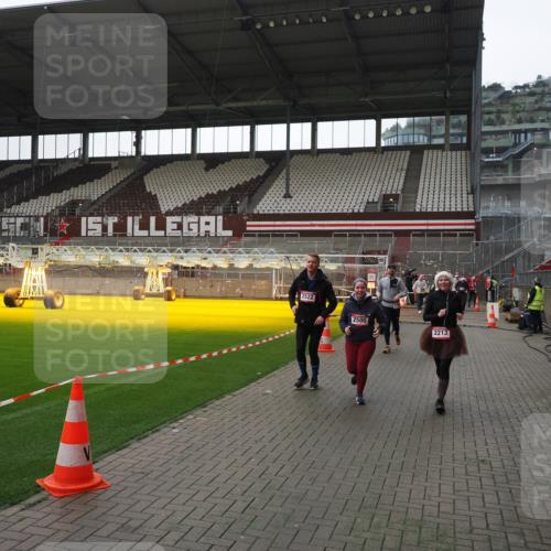 07.12.2025 - St. Pauli X-Mass-Run No. 15 Fabian Wolf http://msf.ph/oto/9419001 07.12.2025 11:29:26 Ziel 861, 1759, 2213, 2285, 2500, 2522, 2676, 2701, 2702, 3144, 3146, 3235, 3236, 4392, 4432, 4452 meine-sportfotos.de
