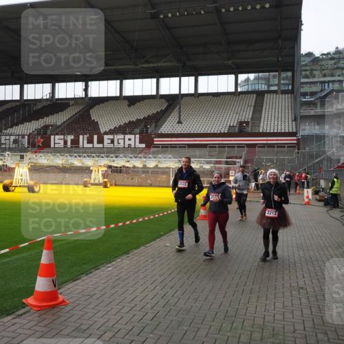 07.12.2025 - St. Pauli X-Mass-Run No. 15 Fabian Wolf http://msf.ph/oto/9419002 07.12.2025 11:29:26 Ziel 861, 1759, 2213, 2285, 2500, 2522, 2676, 2701, 2702, 3144, 3146, 3235, 3236, 4392, 4432, 4452 meine-sportfotos.de
