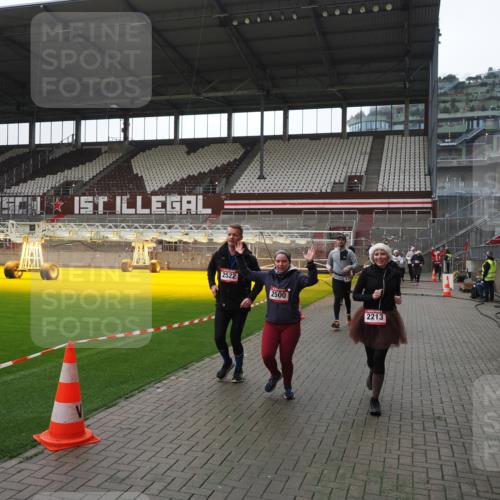07.12.2025 - St. Pauli X-Mass-Run No. 15 Fabian Wolf http://msf.ph/oto/9419003 07.12.2025 11:29:27 Ziel 861, 1759, 2213, 2285, 2500, 2522, 2676, 2701, 2702, 3143, 3144, 3146, 4392, 4432, 4452 meine-sportfotos.de