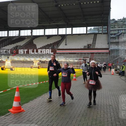 07.12.2025 - St. Pauli X-Mass-Run No. 15 Fabian Wolf http://msf.ph/oto/9419004 07.12.2025 11:29:27 Ziel 861, 1759, 2213, 2285, 2500, 2522, 2676, 2701, 2702, 3143, 3144, 3146, 4392, 4432, 4452 meine-sportfotos.de