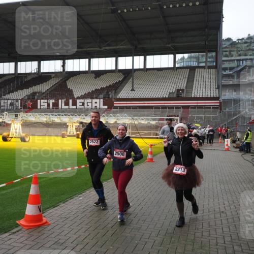 07.12.2025 - St. Pauli X-Mass-Run No. 15 Fabian Wolf http://msf.ph/oto/9419005 07.12.2025 11:29:27 Ziel 861, 1759, 2213, 2285, 2500, 2522, 2676, 2701, 2702, 3143, 3144, 3146, 4392, 4432, 4452 meine-sportfotos.de