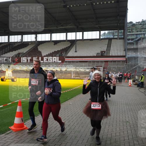 07.12.2025 - St. Pauli X-Mass-Run No. 15 Fabian Wolf http://msf.ph/oto/9419007 07.12.2025 11:29:27 Ziel 861, 1759, 2213, 2285, 2500, 2522, 2676, 2701, 2702, 3143, 3144, 3146, 4392, 4432, 4452 meine-sportfotos.de