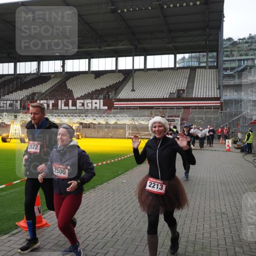 07.12.2025 - St. Pauli X-Mass-Run No. 15 Fabian Wolf http://msf.ph/oto/9419008 07.12.2025 11:29:28 Ziel 861, 1759, 2213, 2285, 2500, 2522, 2676, 2701, 2702, 2882, 3143, 3144, 3146, 4392, 4432, 4452 meine-sportfotos.de