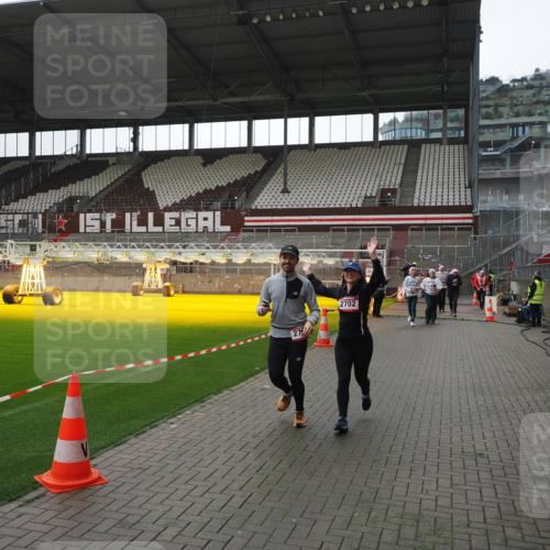 07.12.2025 - St. Pauli X-Mass-Run No. 15 Fabian Wolf http://msf.ph/oto/9419011 07.12.2025 11:29:29 Ziel 861, 1759, 2213, 2285, 2500, 2522, 2676, 2701, 2702, 2882, 3143, 3144, 3146, 4392, 4432, 4452 meine-sportfotos.de