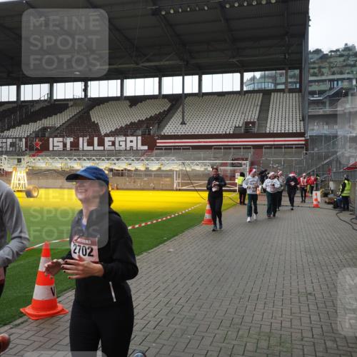 07.12.2025 - St. Pauli X-Mass-Run No. 15 Fabian Wolf http://msf.ph/oto/9419015 07.12.2025 11:29:30 Ziel 1759, 2213, 2285, 2500, 2522, 2701, 2702, 2882, 3143, 3144, 3146, 4392, 4432, 4452 meine-sportfotos.de