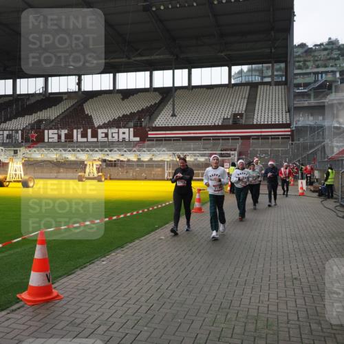 07.12.2025 - St. Pauli X-Mass-Run No. 15 Fabian Wolf http://msf.ph/oto/9419016 07.12.2025 11:29:32 Ziel 1759, 2213, 2285, 2500, 2522, 2701, 2702, 2882, 3143, 3144, 3146 meine-sportfotos.de