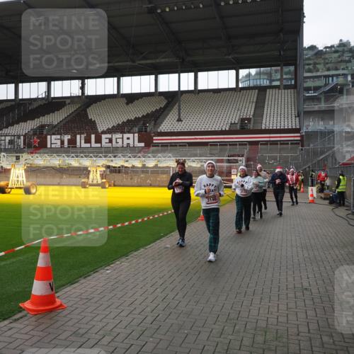 07.12.2025 - St. Pauli X-Mass-Run No. 15 Fabian Wolf http://msf.ph/oto/9419018 07.12.2025 11:29:33 Ziel 1759, 2213, 2500, 2522, 2701, 2702, 2882, 3143, 3144, 3146 meine-sportfotos.de