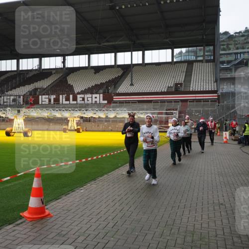 07.12.2025 - St. Pauli X-Mass-Run No. 15 Fabian Wolf http://msf.ph/oto/9419019 07.12.2025 11:29:33 Ziel 1759, 2213, 2500, 2522, 2701, 2702, 2882, 3143, 3144, 3146 meine-sportfotos.de