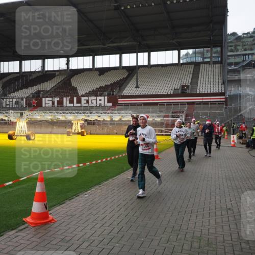 07.12.2025 - St. Pauli X-Mass-Run No. 15 Fabian Wolf http://msf.ph/oto/9419020 07.12.2025 11:29:33 Ziel 1759, 2213, 2500, 2522, 2701, 2702, 2882, 3143, 3144, 3146 meine-sportfotos.de