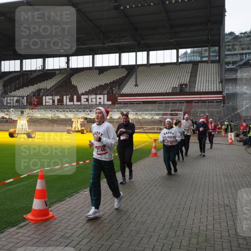 07.12.2025 - St. Pauli X-Mass-Run No. 15 Fabian Wolf http://msf.ph/oto/9419023 07.12.2025 11:29:34 Ziel 1759, 2213, 2500, 2522, 2701, 2702, 2882, 3143, 3144, 3146 meine-sportfotos.de