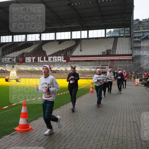 07.12.2025 - St. Pauli X-Mass-Run No. 15 Fabian Wolf http://msf.ph/oto/9419024 07.12.2025 11:29:34 Ziel 1759, 2213, 2500, 2522, 2701, 2702, 2882, 3143, 3144, 3146 meine-sportfotos.de
