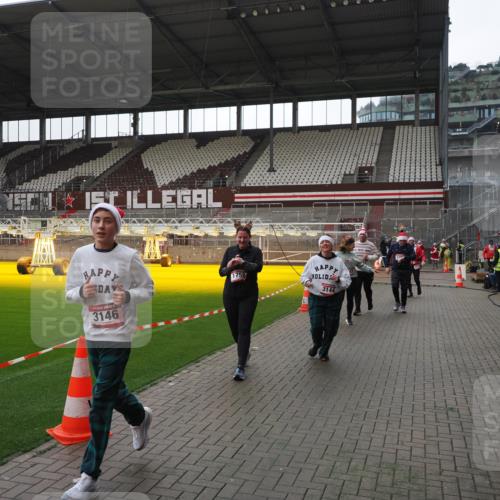 07.12.2025 - St. Pauli X-Mass-Run No. 15 Fabian Wolf http://msf.ph/oto/9419025 07.12.2025 11:29:34 Ziel 1759, 2213, 2500, 2522, 2701, 2702, 2882, 3143, 3144, 3146 meine-sportfotos.de