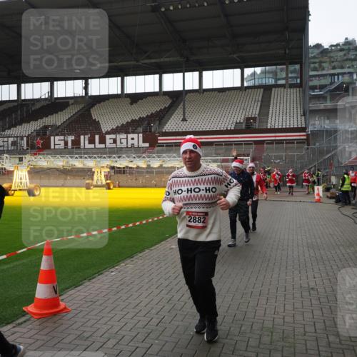 07.12.2025 - St. Pauli X-Mass-Run No. 15 Fabian Wolf http://msf.ph/oto/9419028 07.12.2025 11:29:38 Ziel 859, 882, 1759, 1922, 1924, 1925, 2213, 2500, 2522, 2701, 2702, 2882, 3143, 3144, 3146 meine-sportfotos.de