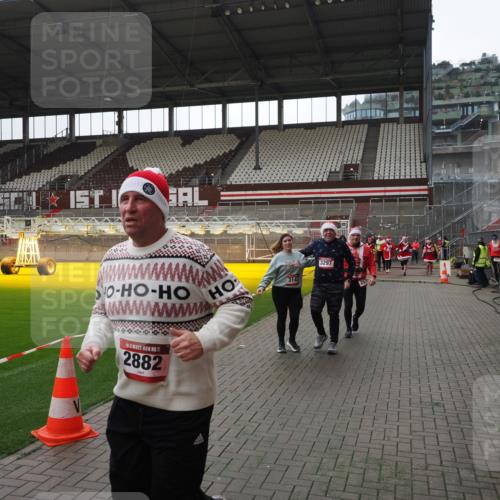 07.12.2025 - St. Pauli X-Mass-Run No. 15 Fabian Wolf http://msf.ph/oto/9419031 07.12.2025 11:29:38 Ziel 859, 882, 1759, 1922, 1924, 1925, 2213, 2500, 2522, 2701, 2702, 2882, 3143, 3144, 3146 meine-sportfotos.de