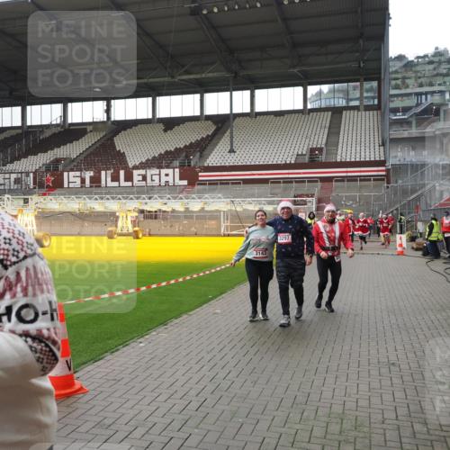 07.12.2025 - St. Pauli X-Mass-Run No. 15 Fabian Wolf http://msf.ph/oto/9419033 07.12.2025 11:29:39 Ziel 859, 882, 1759, 1922, 1924, 1925, 2522, 2701, 2702, 2882, 3143, 3144, 3146, 4651 meine-sportfotos.de