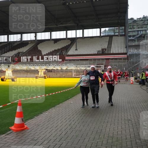 07.12.2025 - St. Pauli X-Mass-Run No. 15 Fabian Wolf http://msf.ph/oto/9419034 07.12.2025 11:29:39 Ziel 859, 882, 1759, 1922, 1924, 1925, 2522, 2701, 2702, 2882, 3143, 3144, 3146, 4651 meine-sportfotos.de