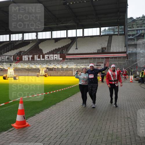 07.12.2025 - St. Pauli X-Mass-Run No. 15 Fabian Wolf http://msf.ph/oto/9419036 07.12.2025 11:29:39 Ziel 859, 882, 1759, 1922, 1924, 1925, 2522, 2701, 2702, 2882, 3143, 3144, 3146, 4651 meine-sportfotos.de