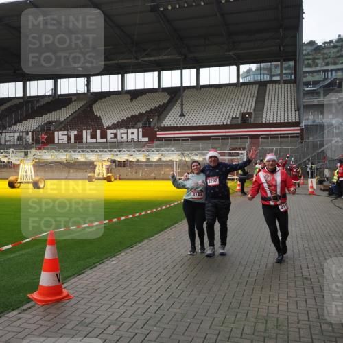07.12.2025 - St. Pauli X-Mass-Run No. 15 Fabian Wolf http://msf.ph/oto/9419038 07.12.2025 11:29:40 Ziel 859, 882, 1759, 1922, 1924, 1925, 2701, 2702, 2882, 3143, 3144, 3146, 4651 meine-sportfotos.de