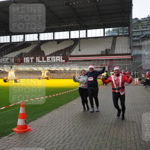 07.12.2025 - St. Pauli X-Mass-Run No. 15 Fabian Wolf http://msf.ph/oto/9419040 07.12.2025 11:29:40 Ziel 859, 882, 1759, 1922, 1924, 1925, 2701, 2702, 2882, 3143, 3144, 3146, 4651 meine-sportfotos.de