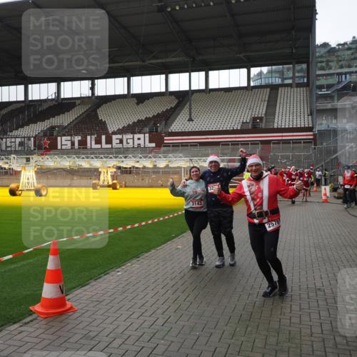 07.12.2025 - St. Pauli X-Mass-Run No. 15 Fabian Wolf http://msf.ph/oto/9419042 07.12.2025 11:29:40 Ziel 859, 882, 1759, 1922, 1924, 1925, 2701, 2702, 2882, 3143, 3144, 3146, 4651 meine-sportfotos.de