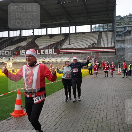 07.12.2025 - St. Pauli X-Mass-Run No. 15 Fabian Wolf http://msf.ph/oto/9419048 07.12.2025 11:29:42 Ziel 859, 882, 1759, 1922, 1924, 1925, 2838, 2840, 2882, 3143, 3144, 3146, 4651 meine-sportfotos.de