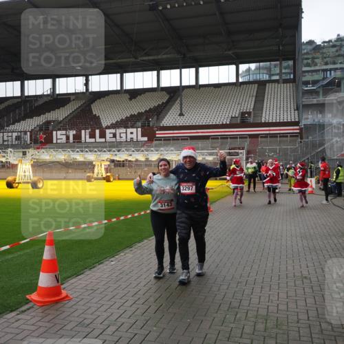 07.12.2025 - St. Pauli X-Mass-Run No. 15 Fabian Wolf http://msf.ph/oto/9419053 07.12.2025 11:29:43 Ziel 859, 882, 1922, 1924, 1925, 2838, 2840, 2882, 3143, 3144, 3146, 4651 meine-sportfotos.de