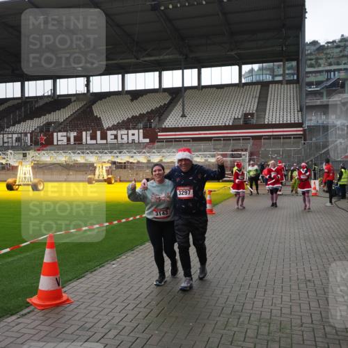 07.12.2025 - St. Pauli X-Mass-Run No. 15 Fabian Wolf http://msf.ph/oto/9419054 07.12.2025 11:29:43 Ziel 859, 882, 1922, 1924, 1925, 2838, 2840, 2882, 3143, 3144, 3146, 4651 meine-sportfotos.de