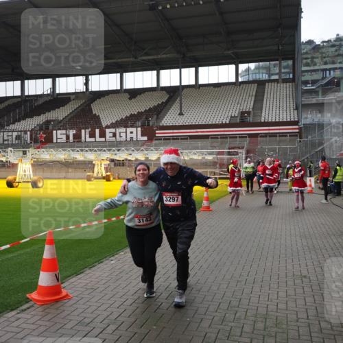 07.12.2025 - St. Pauli X-Mass-Run No. 15 Fabian Wolf http://msf.ph/oto/9419056 07.12.2025 11:29:43 Ziel 859, 882, 1922, 1924, 1925, 2838, 2840, 2882, 3143, 3144, 3146, 4651 meine-sportfotos.de