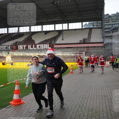 07.12.2025 - St. Pauli X-Mass-Run No. 15 Fabian Wolf http://msf.ph/oto/9419058 07.12.2025 11:29:44 Ziel 859, 882, 1922, 1924, 1925, 2838, 2840, 2882, 3143, 3144, 3146, 4651 meine-sportfotos.de