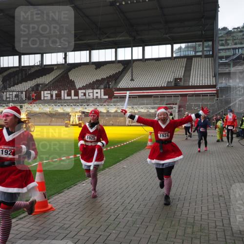 07.12.2025 - St. Pauli X-Mass-Run No. 15 Fabian Wolf http://msf.ph/oto/9419071 07.12.2025 11:29:48 Ziel 859, 882, 1922, 1924, 1925, 2787, 2838, 2840, 2882, 4651, 4839 meine-sportfotos.de
