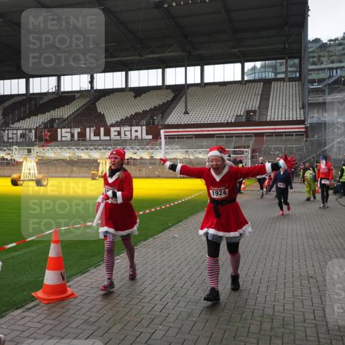 07.12.2025 - St. Pauli X-Mass-Run No. 15 Fabian Wolf http://msf.ph/oto/9419072 07.12.2025 11:29:49 Ziel 859, 882, 1922, 1924, 1925, 2787, 2838, 2840, 4651, 4839 meine-sportfotos.de