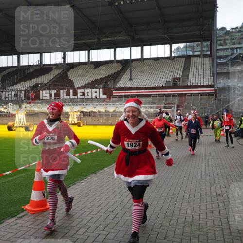 07.12.2025 - St. Pauli X-Mass-Run No. 15 Fabian Wolf http://msf.ph/oto/9419074 07.12.2025 11:29:49 Ziel 859, 882, 1922, 1924, 1925, 2787, 2838, 2840, 4651, 4839 meine-sportfotos.de