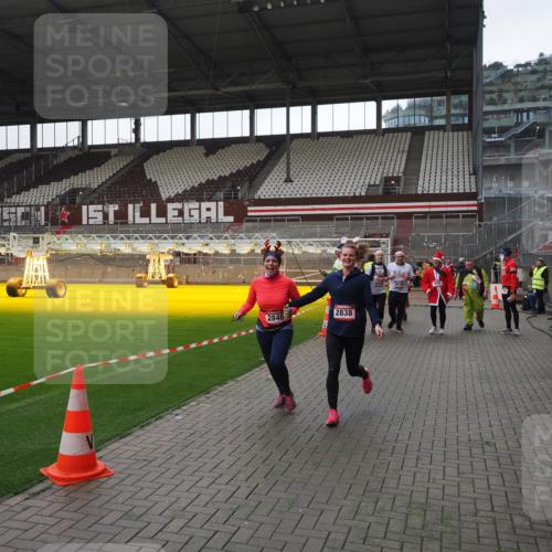 07.12.2025 - St. Pauli X-Mass-Run No. 15 Fabian Wolf http://msf.ph/oto/9419079 07.12.2025 11:29:51 Ziel 859, 882, 1922, 1924, 1925, 2787, 2838, 2840, 4651, 4839 meine-sportfotos.de